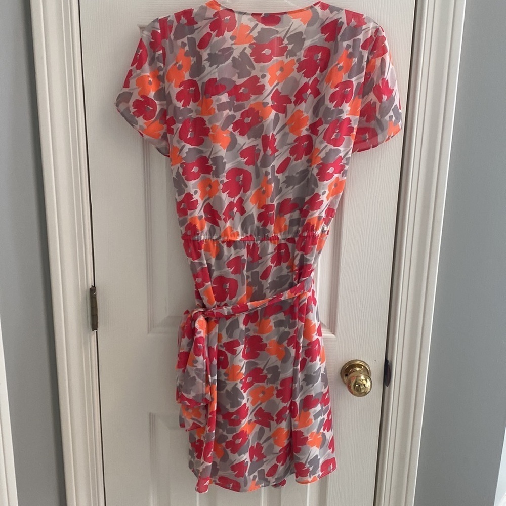 Beautiful DKNYC flower dress. - Picture 2 of 5
